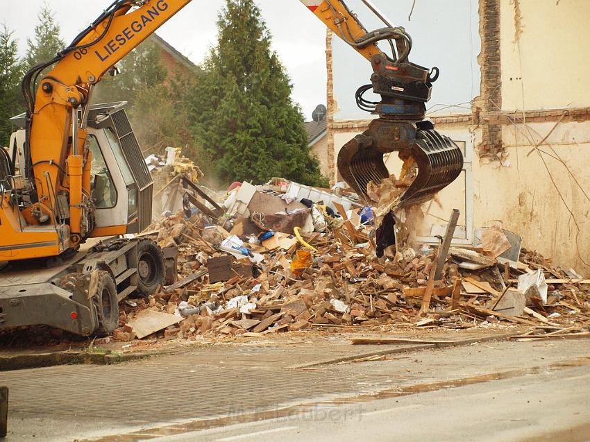 Hausexplosion Bruehl bei Koeln Pingsdorferstr P567.JPG